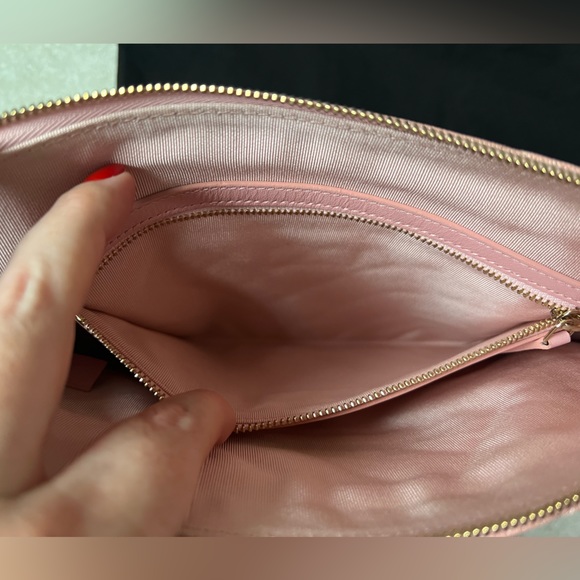 RARE Authentic CHANEL “Night by the C” Large Ocase 19S
Iridescent Pink Caviar - Picture 8 of 16